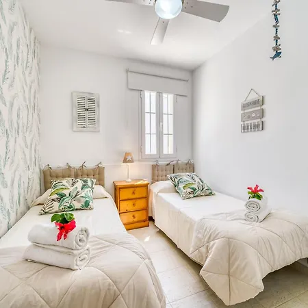 Apartamento Sunny Retreat With Roof Terrace *